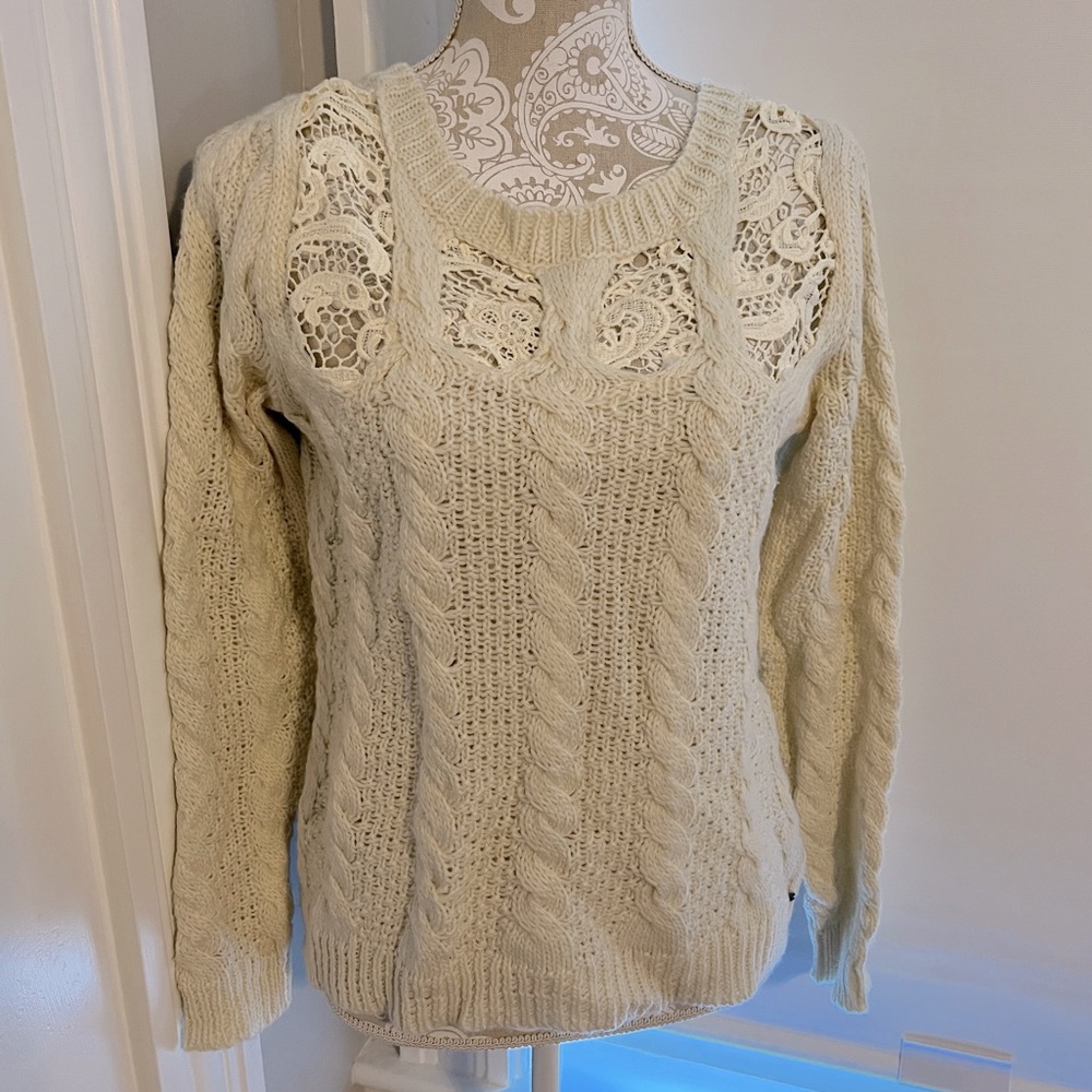 Anerican eagle outfitters sweater size medium ivory crochet